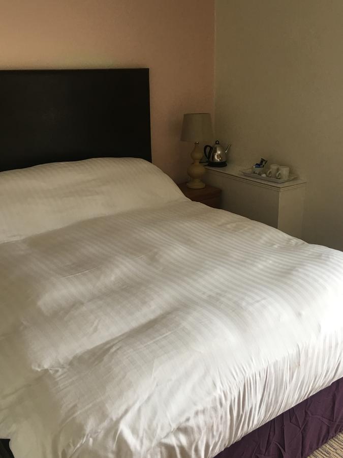 Winston Manor Guesthouse Rooms Churchill  Exteriör bild