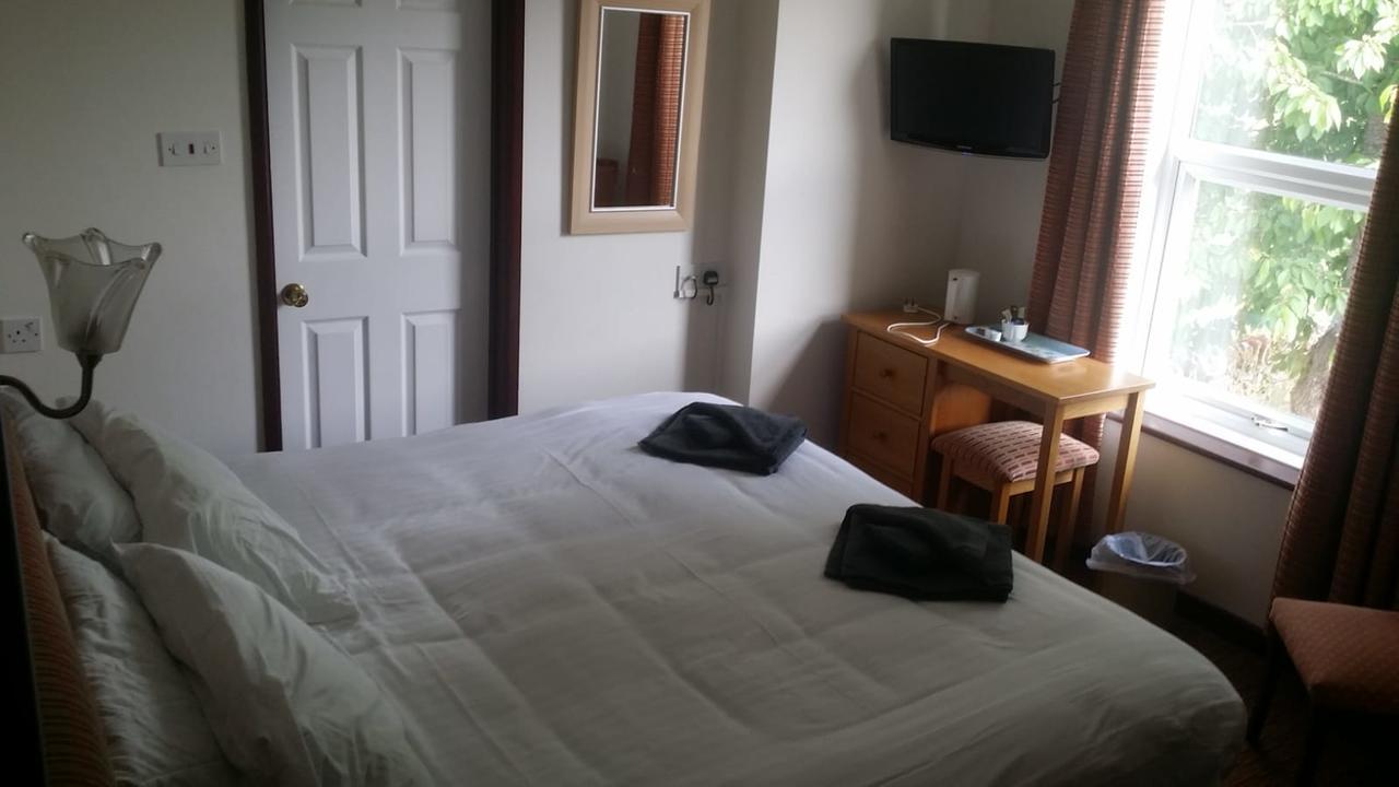 Winston Manor Guesthouse Rooms Churchill  Exteriör bild