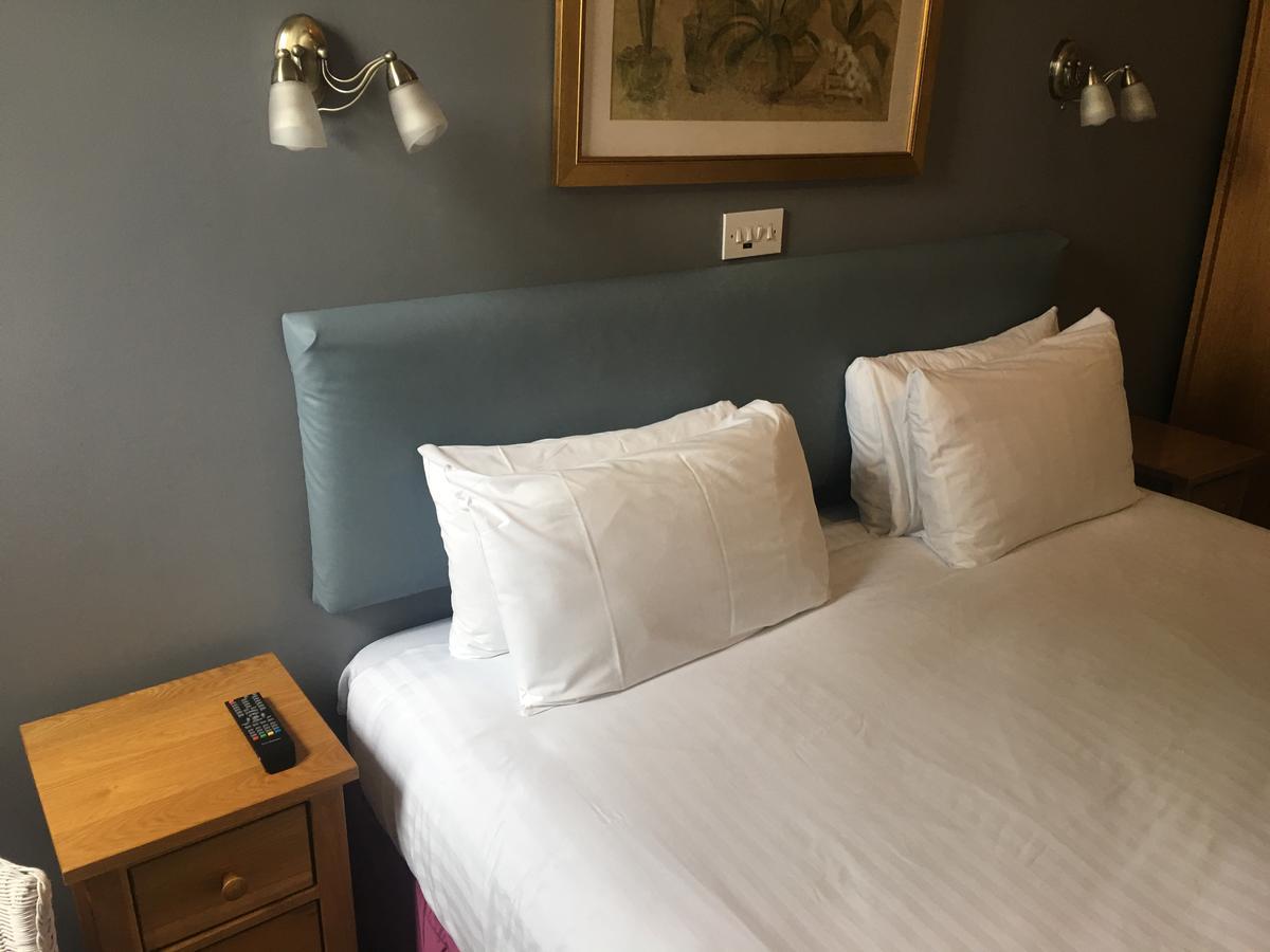 Winston Manor Guesthouse Rooms Churchill  Exteriör bild