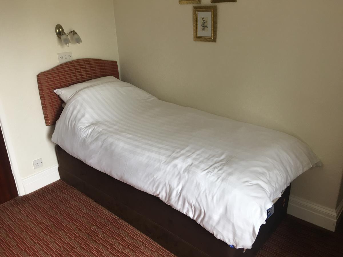 Winston Manor Guesthouse Rooms Churchill  Exteriör bild