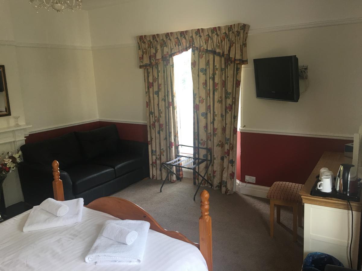 Winston Manor Guesthouse Rooms Churchill  Exteriör bild