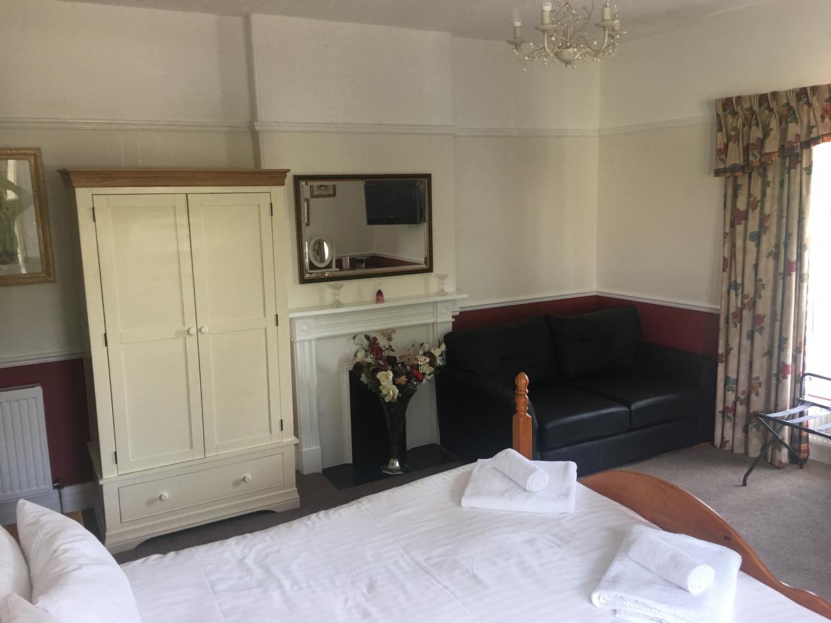 Winston Manor Guesthouse Rooms Churchill  Exteriör bild