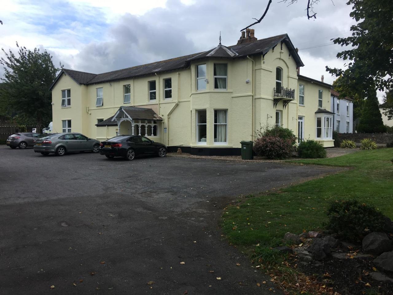 Winston Manor Guesthouse Rooms Churchill  Exteriör bild